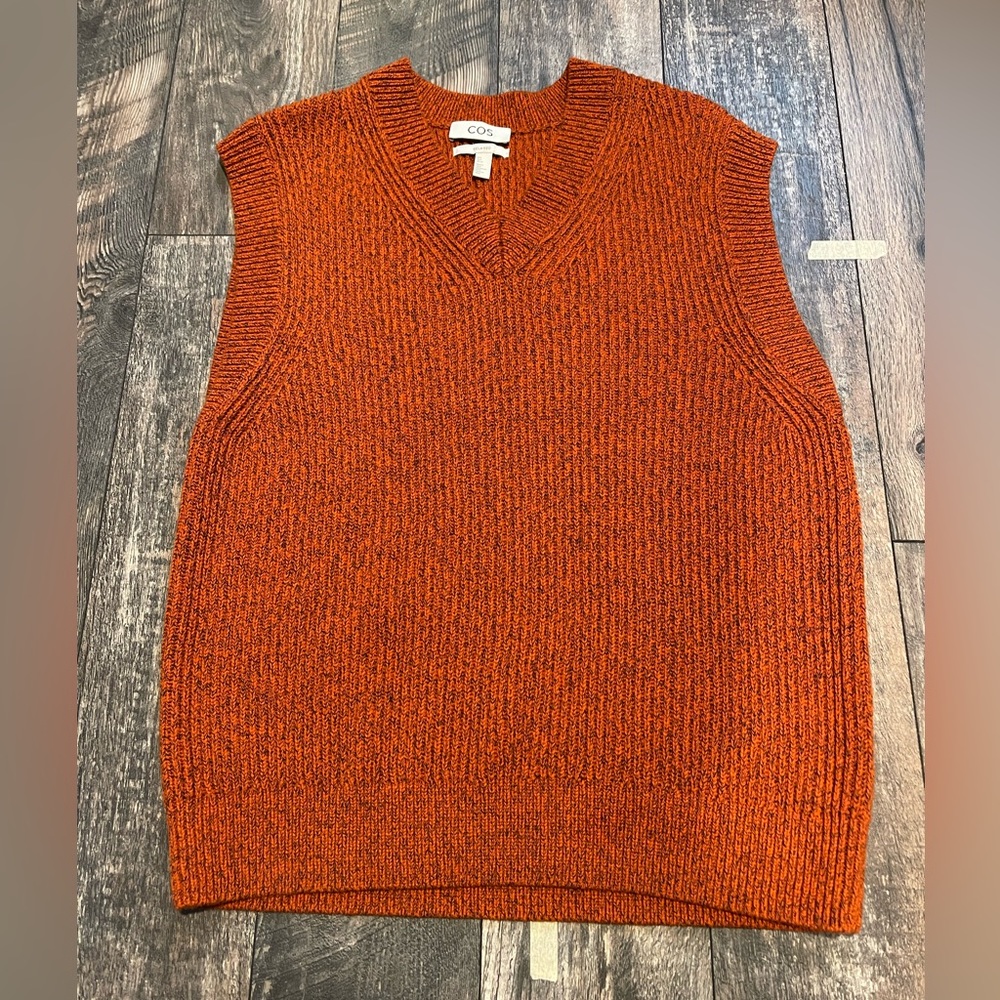 Zara VEST in Knitted Orange.